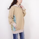 [予約販売] ミルクティーベージュとボタニカル刺繍のサイド切替パーカー│お花見 ドライブ お出かけ コットン 旅行