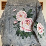 ピンク色の牡丹と薔薇のデニムジャケット