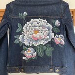 淡い牡丹の花・デニムジャケット