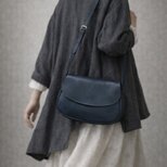 本革 ショルダーバッグ スモールラウンドショルダーバッグ ダークネイビー 小さめ 牛革 軽量 ユニセックス