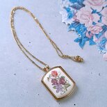 《Avon》 “Floral Heritage” April sweet pea エイボン ヴィンテージネックレス