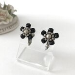 フラワー モチーフ イヤリング 5弁 ブラック 黒 チェコガラス ビーズ 花 パール