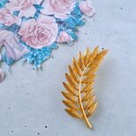 textured gold tone leaf branch vintage brooch ヴィンテージブローチ