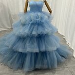 カラードレス ブルー ベアトップ キラキラチュール ラッフルフリル ボリュームドレス 編み上げ 披露宴