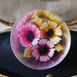 ヴィンテージ　コスモスのようなお花　ルーサイト製ブローチ（約38㎜）