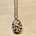 シルバーペンダント、花々