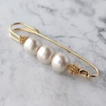 春の柔らかな光のようなコットンパールBのストールピン・ブローチ