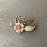 Vintage 80s-90s retro botanical flower enamel pink coral brooch