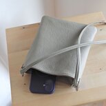 すっきりシンプル☆　レザーポシェット　マットなラテグレージュ