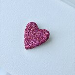 "A bouquet of roses" バラの花束のような色合いをぎゅっと閉じこめたハートの手刺繍ブローチ