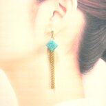 レジンアート　キューブとフリンジのピアス〈遠き山脈〉