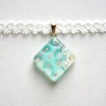 【受注製作】レジンアート　スクエアモチーフとタティングレースとサテンリボンのチョーカー〈水紋・グリーン〉