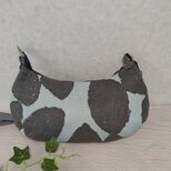 ミナペルホネン、slow dance×グレーのクレッセントバッグ（ショルダー）