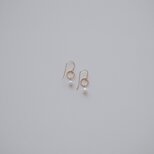 淡水パールとデザインリングのフックピアス シンプル 上品 華奢