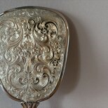 国産の古い華が描かれた手鏡　