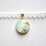 【受注製作】レジンアート　ラウンドモチーフとタティングレースとサテンリボンのチョーカー〈ブーケ・グリーン〉