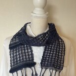 ネイビーの透かし織りミニマフラー