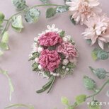 ♡母の日ギフト♡レース編み カーネーションの小さな花束ブローチ