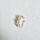 模様入りガラスビーズのイヤカフ（片耳）