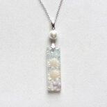 レジンアート　長方形のプレートとコットンパールのペンダント〈白と青のエレジー〉