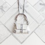 ヴィンテージのシルバーとエナメルのネックレス　オフホワイト