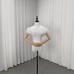 オフホワイト 取り外しオフショルダー 編み上げ キラキラチュール ラッフルフリル 結婚式