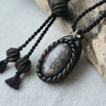 水牛の角 アイオライトサンストーンのペンダント