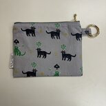 おすまし猫ポーチ　カラビナ付き