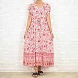 バティック風ピンクフラワー・フレンチスリーブロングワンピース　花柄　Vネックワンピース