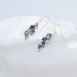 蕾ドロップフローライトのピアス　１４kgf