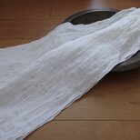 夏の白を楽しむ麻のスヌード