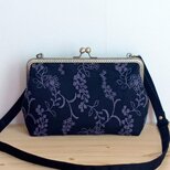 草花刺繍　長財布も入る大きめ　がま口ショルダーバッグ　25cm口金　ブラック　720
