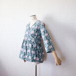 インド綿の花柄カシュクールブラウス