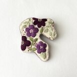 お花をギュッと詰め込んだ、ぷっくり刺繍ブローチ