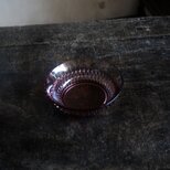 紫で素敵◆ギザギザの側面。アンティークプレスガラス小皿　antiques 古道具　古民家　昭和初〜中期