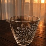 ダリアの片口〜手彫りガラス〜