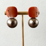 レトロ感いっぱいのオレンジピアス　イヤリング　ボタンアクセサリー  １点もの　サージカルステンレス
