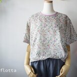 ベージュ小花柄ドルマンスリーブTブラウス