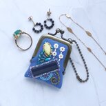 小さなビーズ刺繍のがま口 No.104｜ロイヤルブルー×ガーゼ｜ネックレス・バッグチャームにも｜アクセサリーケースのコピー