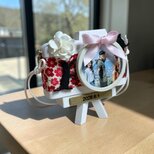猫好きフォトグラファーへ贈る＊カメラ型フォトフレーム 名入れ・写真セット無料（赤花柄）