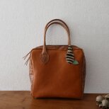 キャメルカラー×クロコの2トーンボストンbag