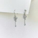 ❗sale❗零れ落ちる木の実のイヤリング(ピアス)：シルバー