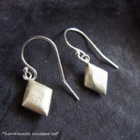 Silver：ふっくらダイヤピアス