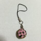 くるみボタンのストラップ