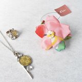 小さな巾着袋／みこ花「爽さくら」(花軸色：白、黄) mi-7a／リメイク着物