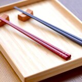 【木製】カチッとした夫婦箸：赤と黒の画像