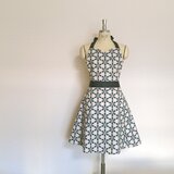 和風の文様柄のフレアーエプロン