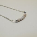 ❧６粒のネックレス❧  シンプルカラーが大人で素敵なネックレスです　ベージュ