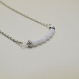 ❧６粒のネックレス❧  シンプルカラーが大人で素敵なネックレスです　ホワイト