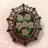 レトロ風ブローチ